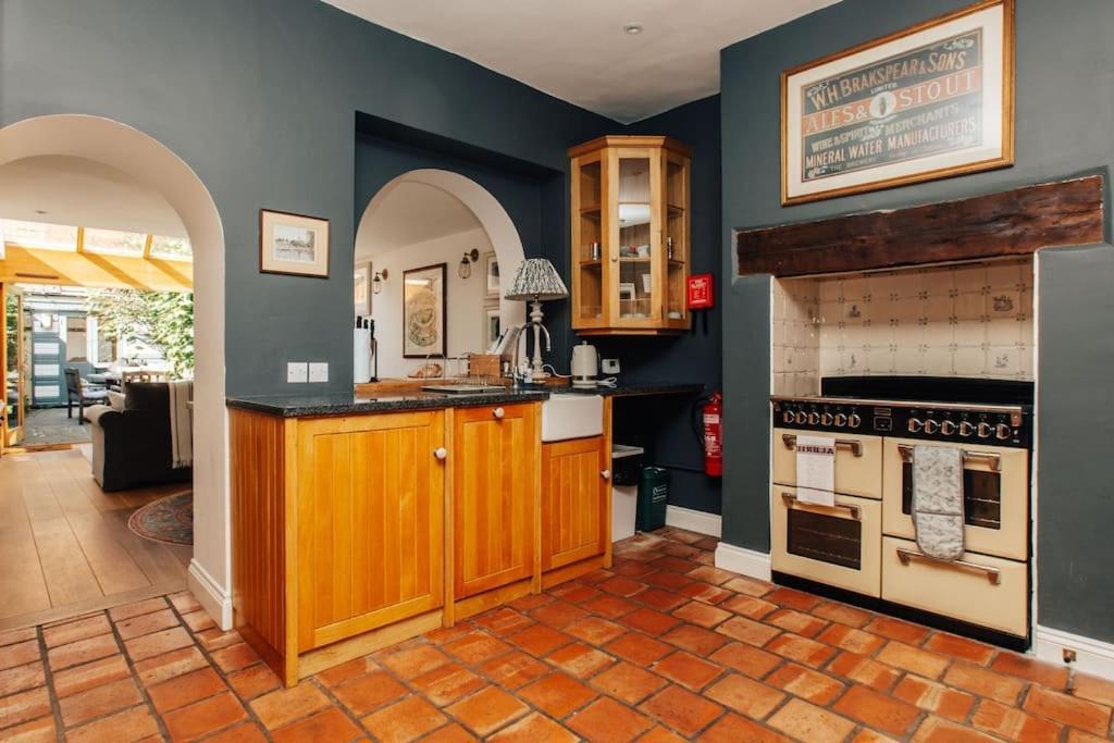 Dolls House - Luxury Townhouse *Sleeps 10* Villa Henley-on-Thames Eksteriør bilde