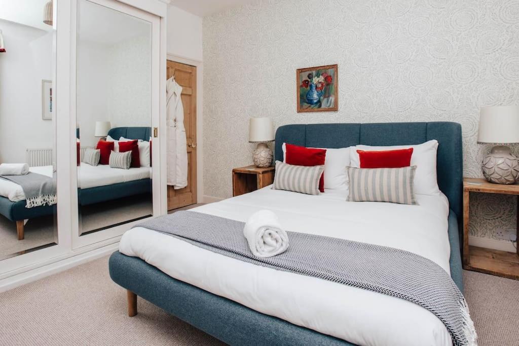 Dolls House - Luxury Townhouse *Sleeps 10* Villa Henley-on-Thames Eksteriør bilde